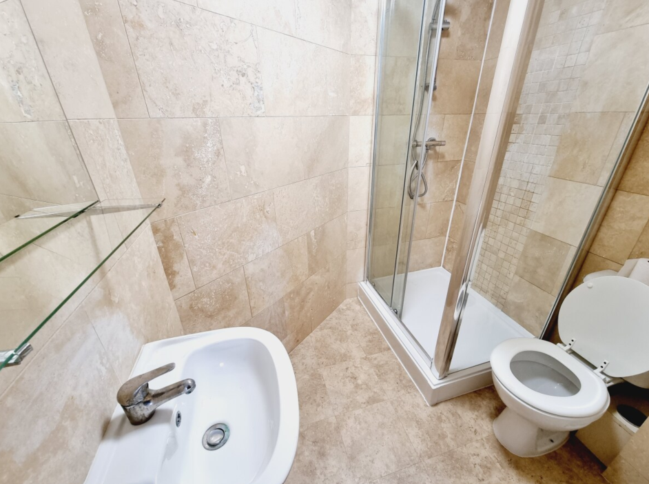 Room Bath Street in Royal Leamington Spa