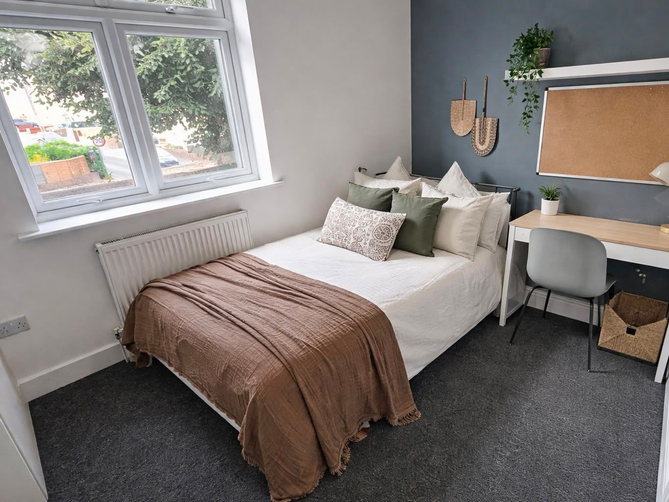 Room Staple Hill Road in Bristol