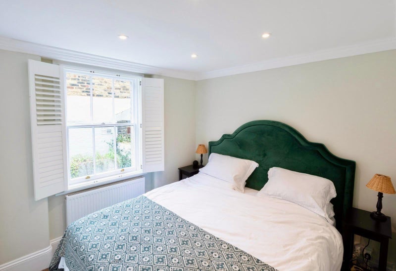Flat Henniker Mews in Greater London
