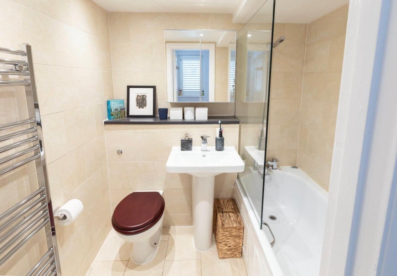 Flat Henniker Mews in Greater London