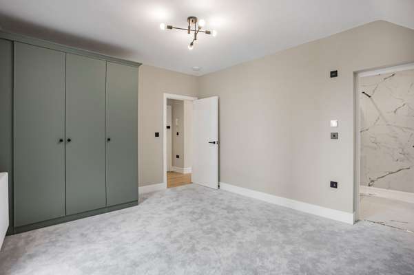 Flat Nursery Road in Greater London