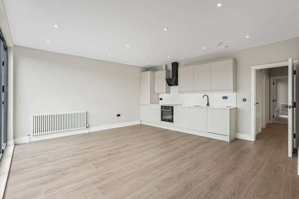 Flat Nursery Road in Greater London