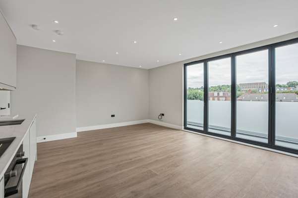 Flat Nursery Road in Greater London
