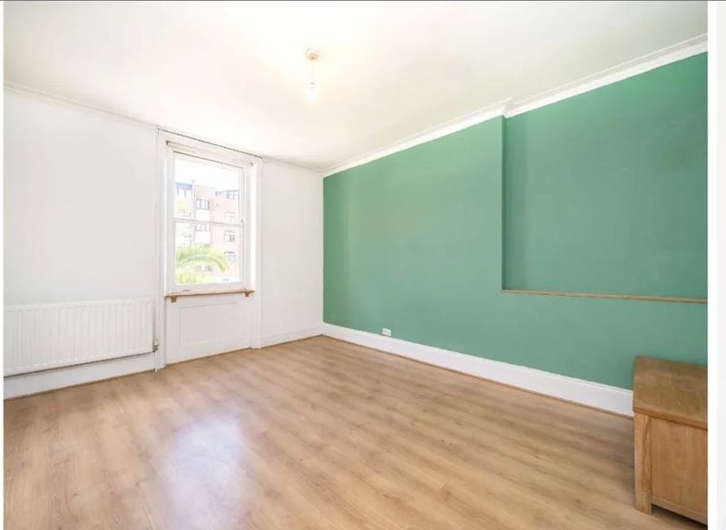 Room Gleneldon Road in Greater London