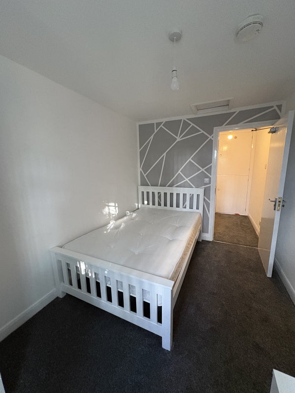Room Priory Court in Nottingham