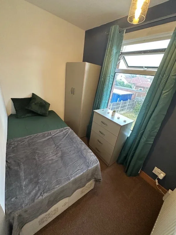 Room Beaumont Avenue in Greater London