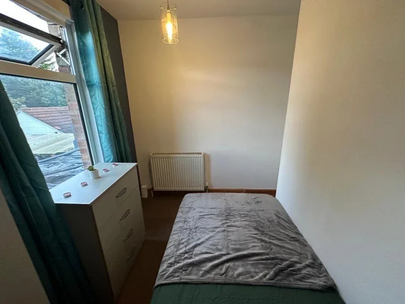Room Beaumont Avenue in Greater London