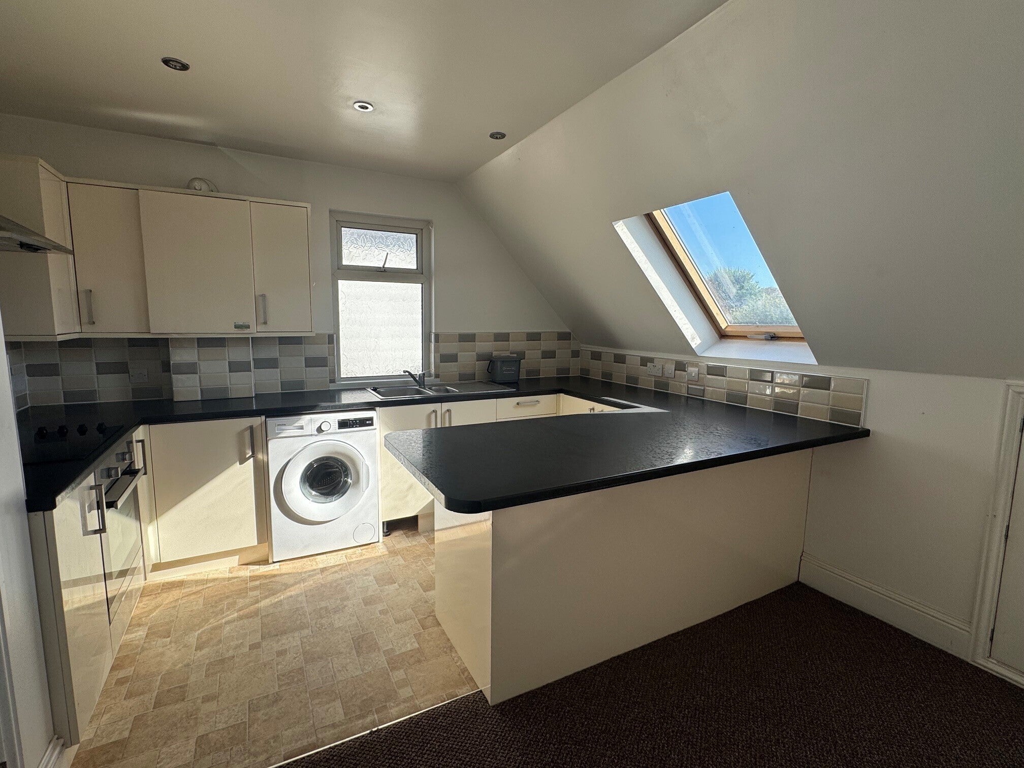 Flat Cheriton Road in Folkestone and Hythe District