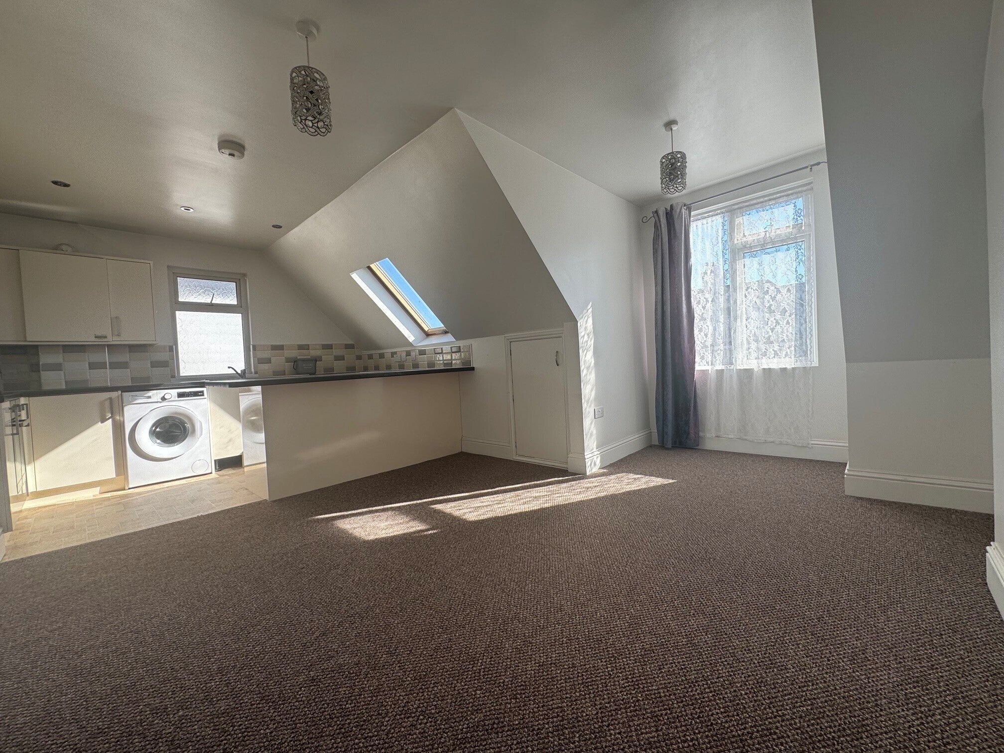 Flat Cheriton Road in Folkestone and Hythe District