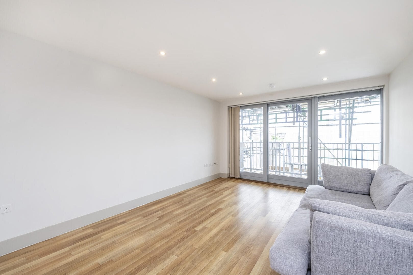 Flat Mansford Street in Greater London