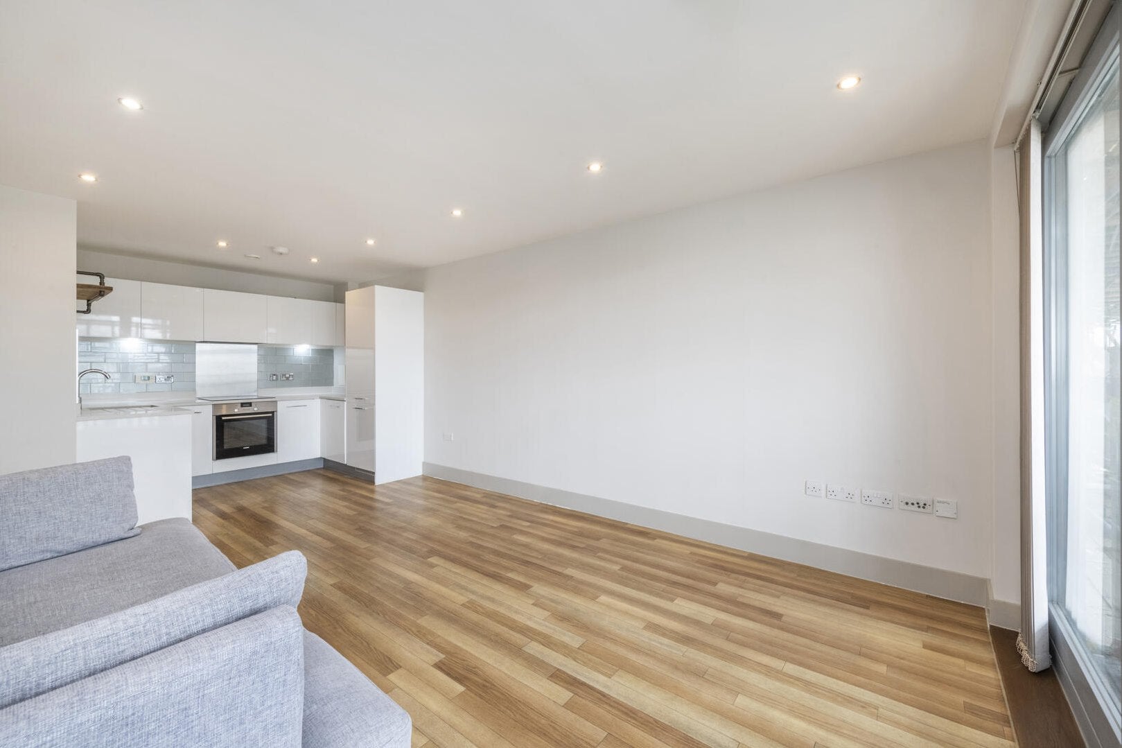 Flat Mansford Street in Greater London