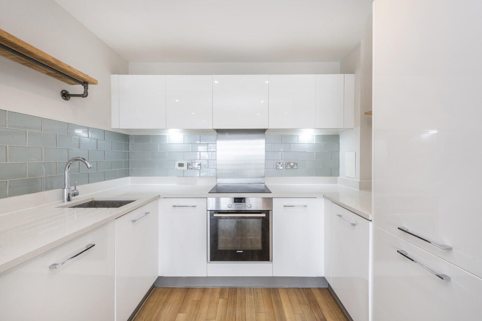 Flat Mansford Street in Greater London