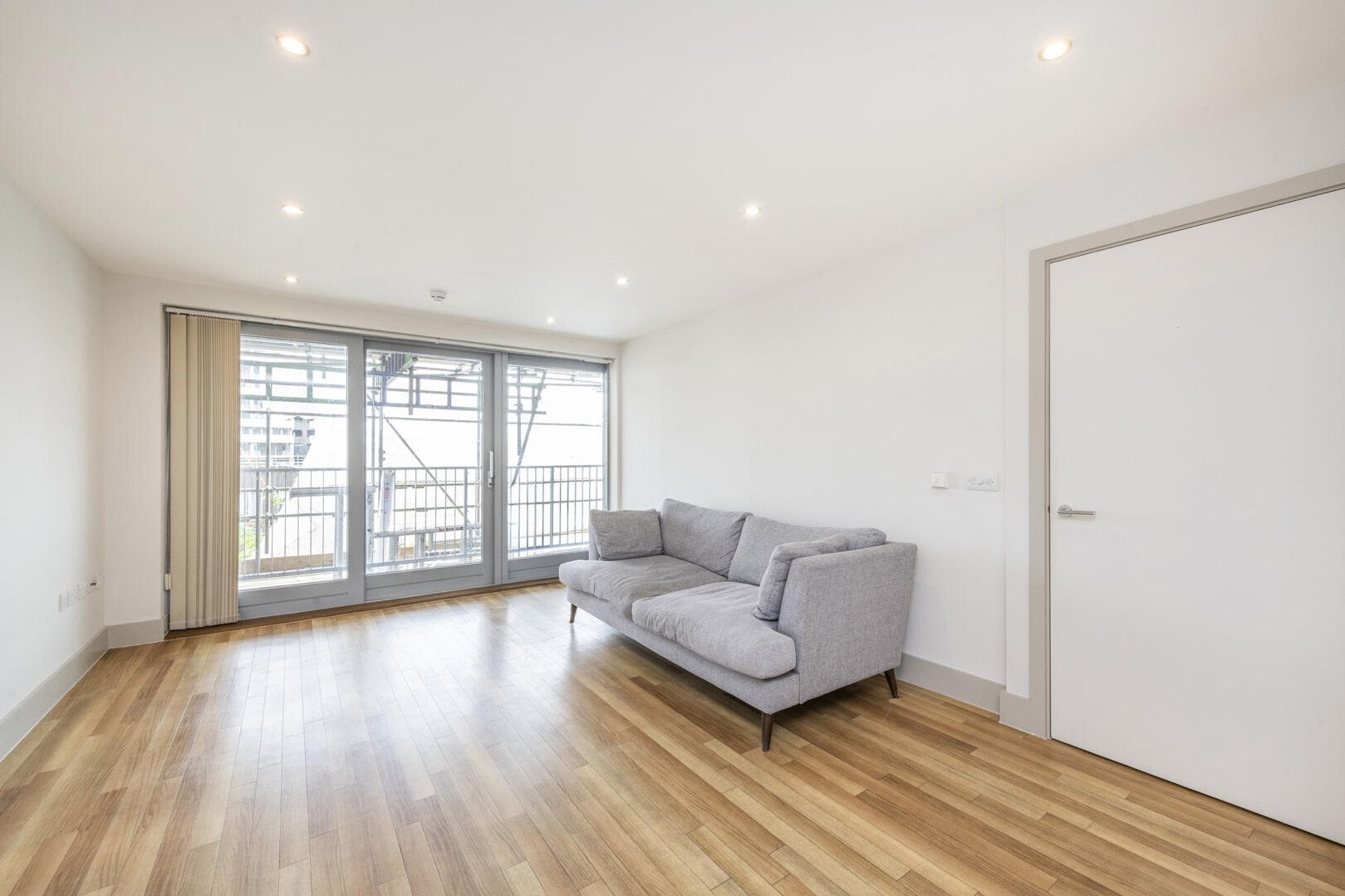 Flat Mansford Street in Greater London
