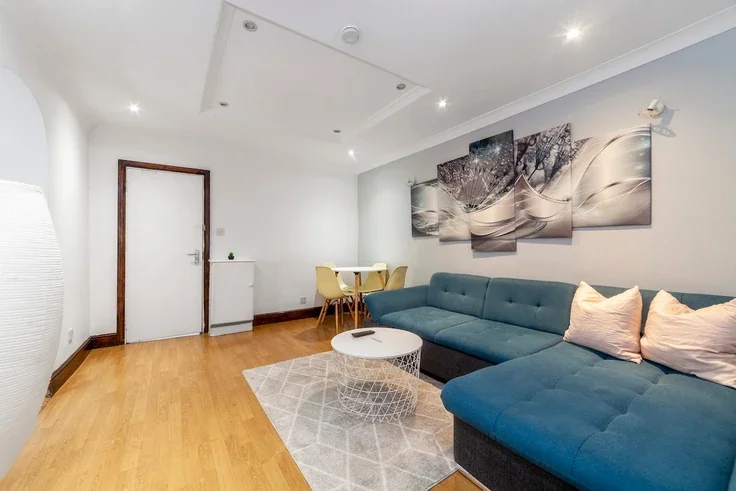 Flat Wood Lane in Greater London