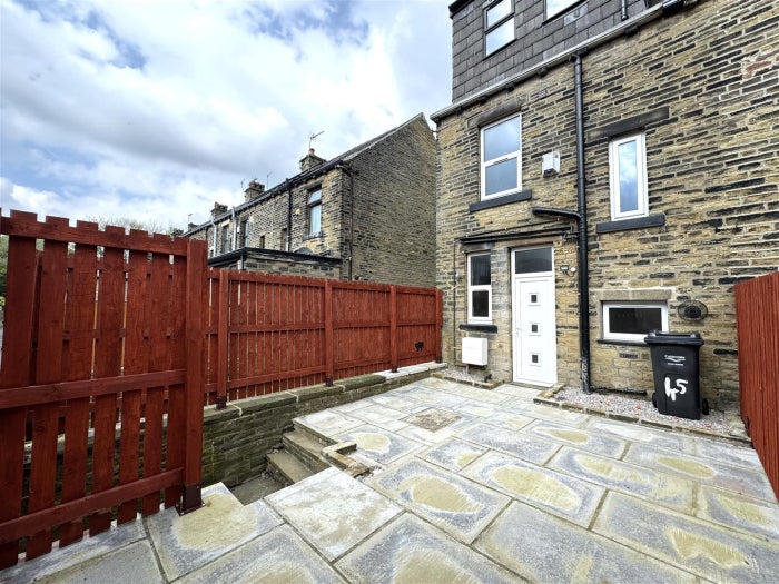 House Woodside Place in Calderdale