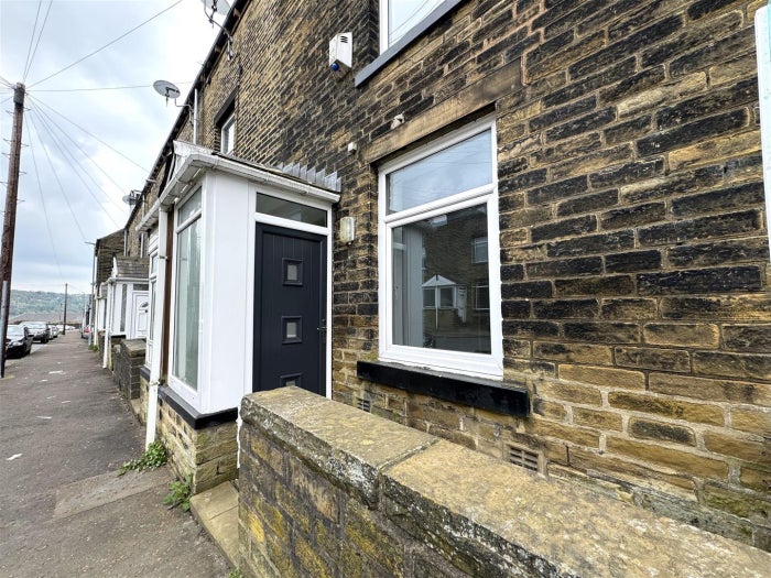 House Woodside Place in Calderdale