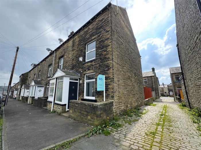 House Woodside Place in Calderdale