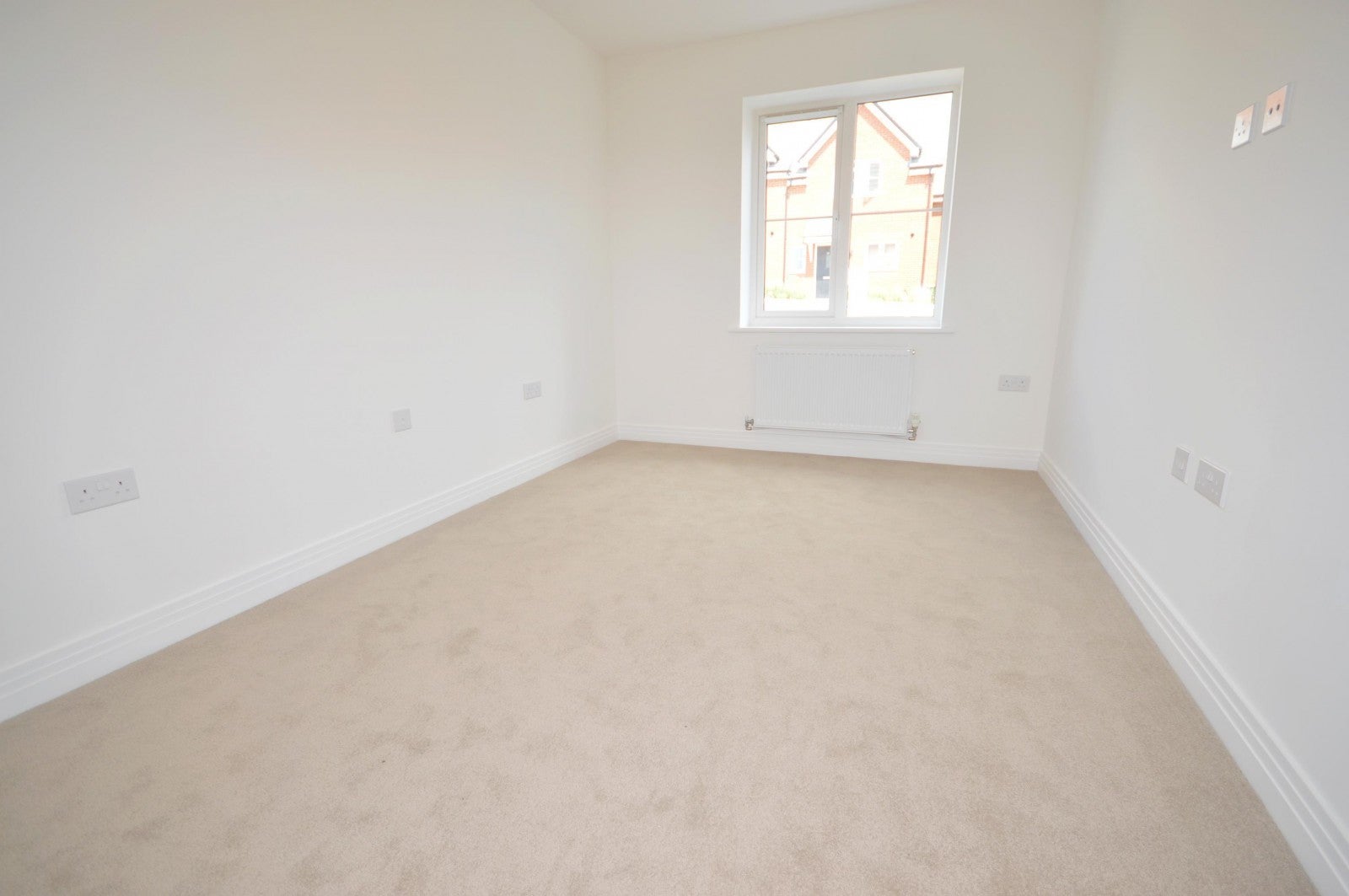 Flat Harwood Close in Horsham