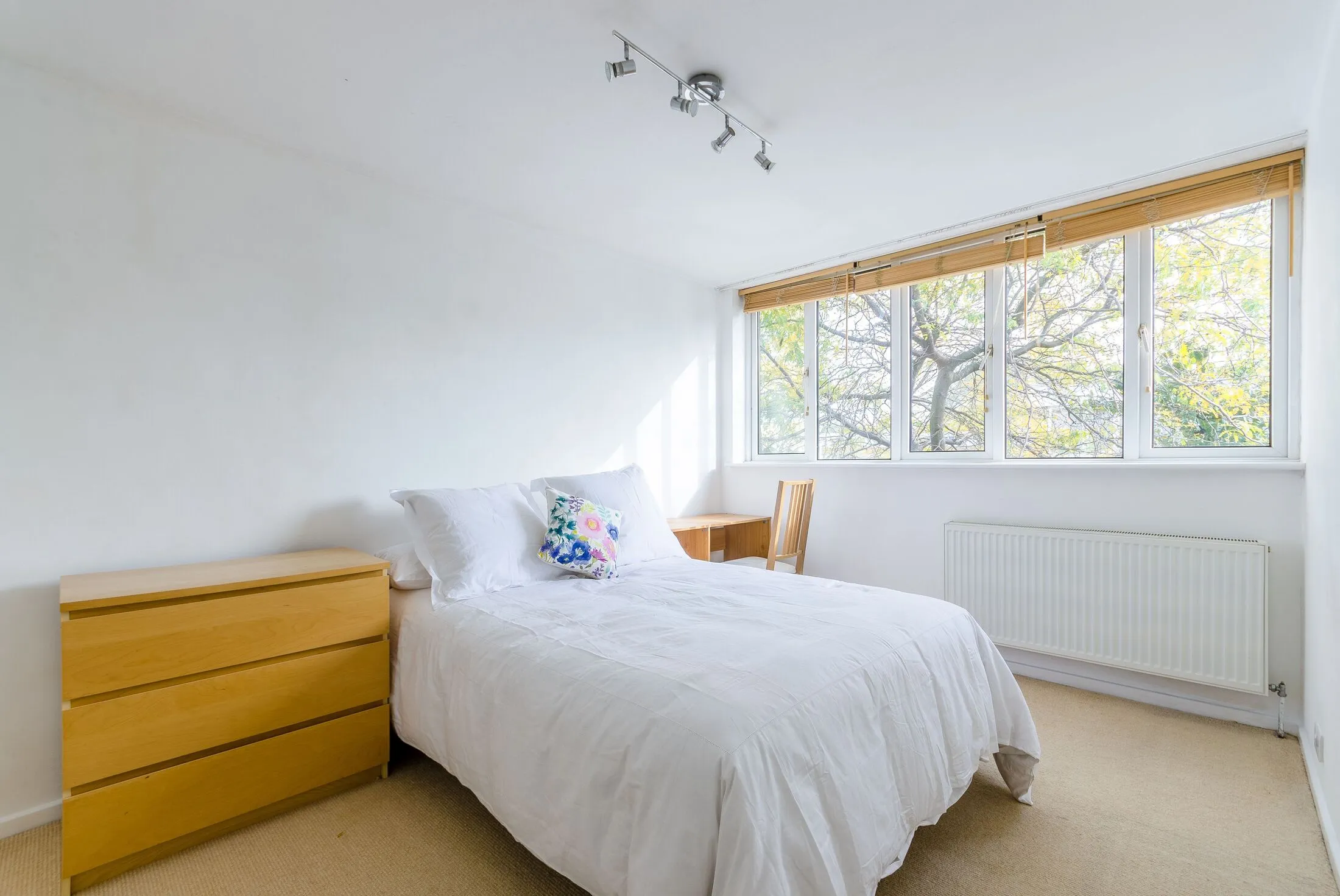 House Meadow Road in Greater London