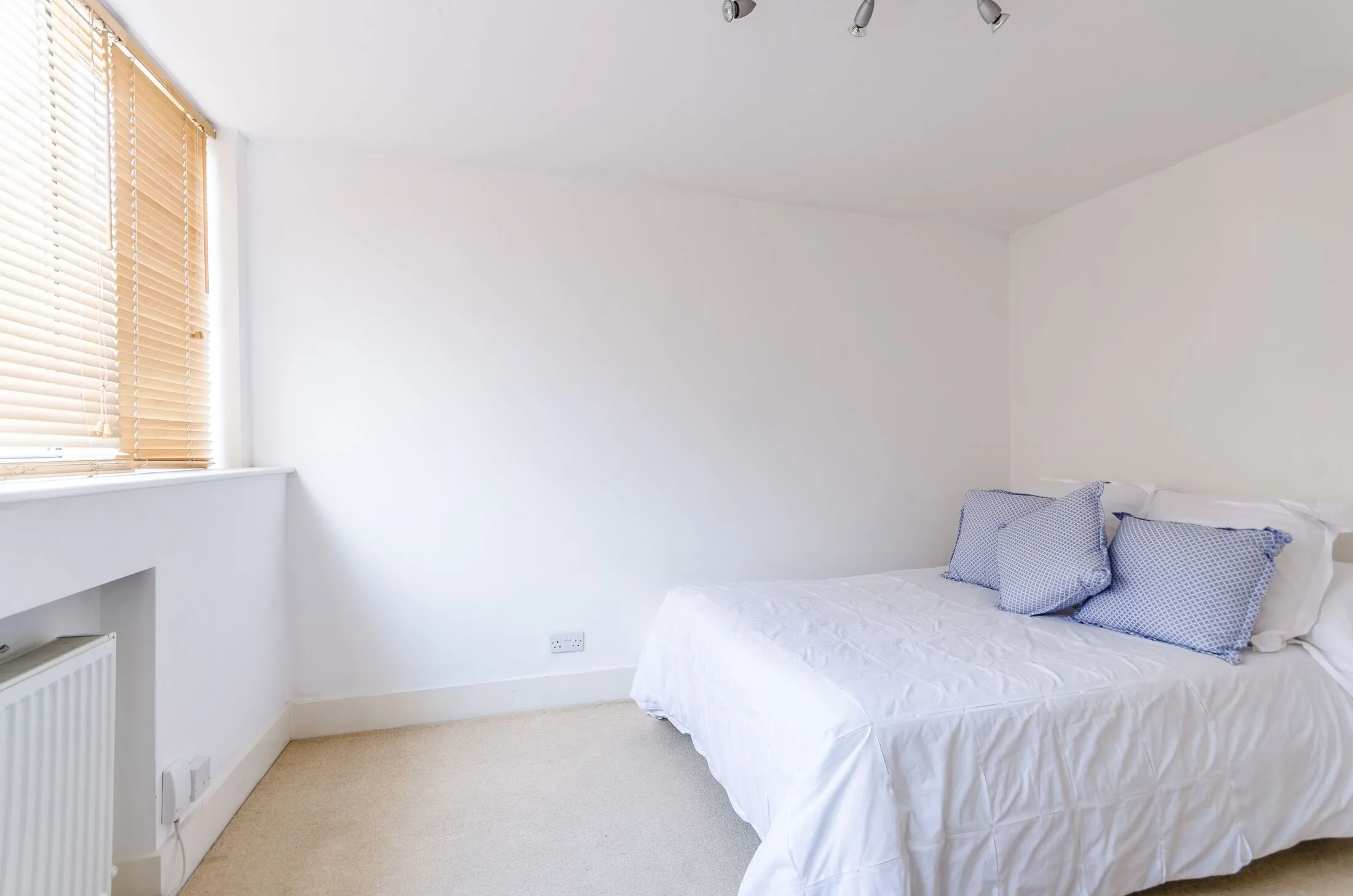 House Meadow Road in Greater London