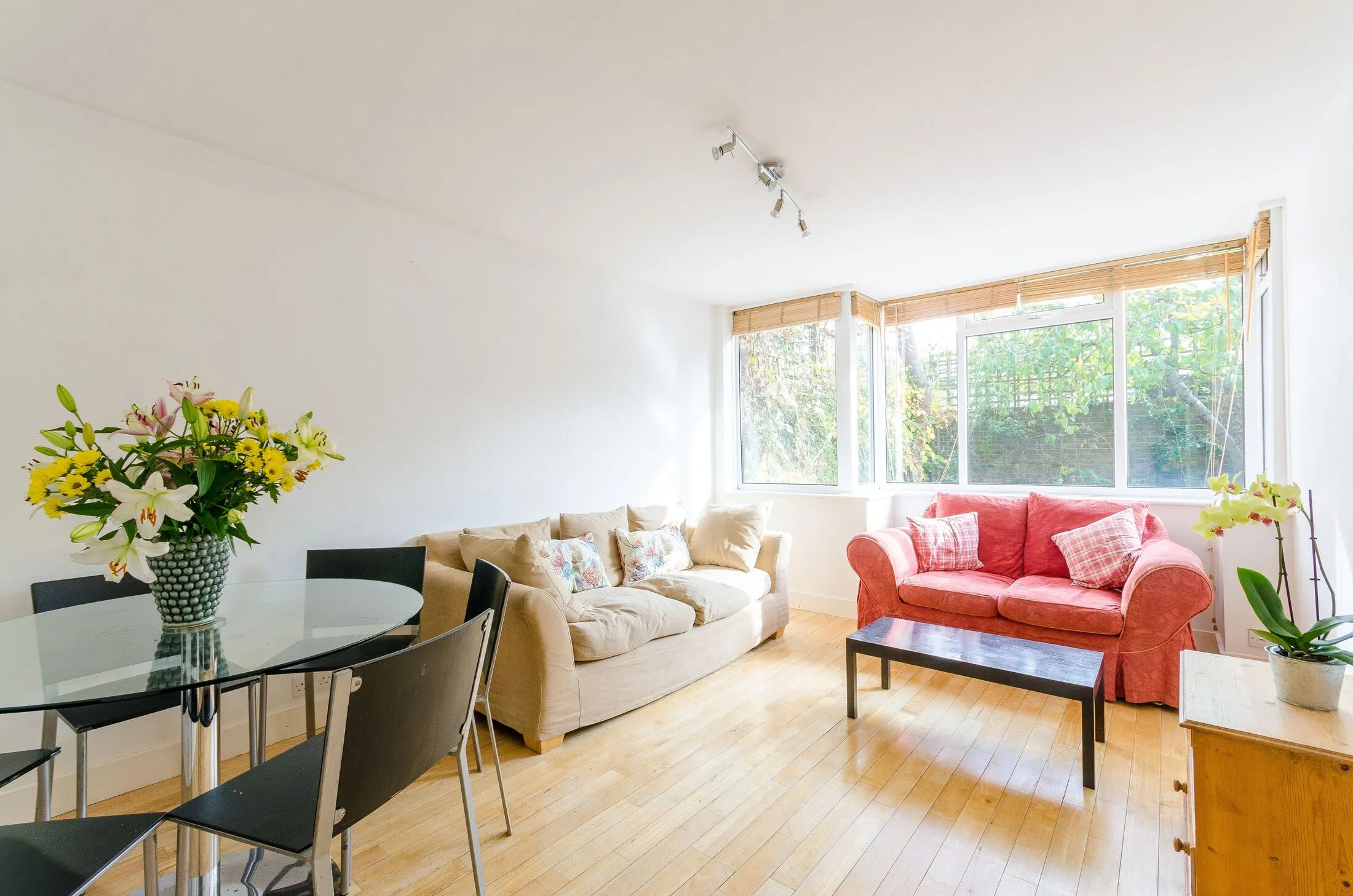 House Meadow Road in Greater London