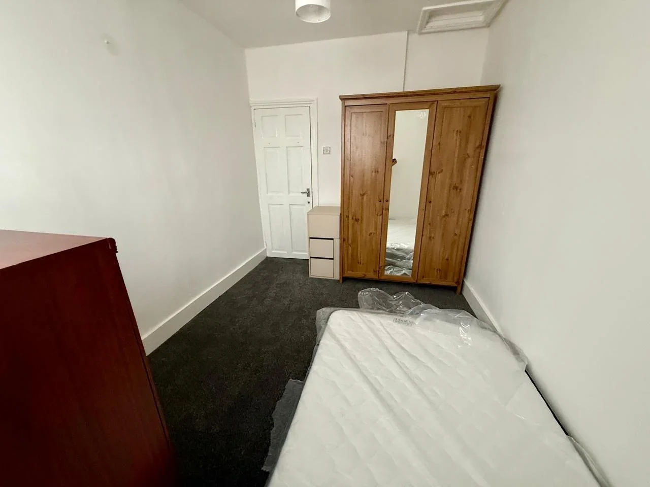 Room Adelaide Road in Greater London