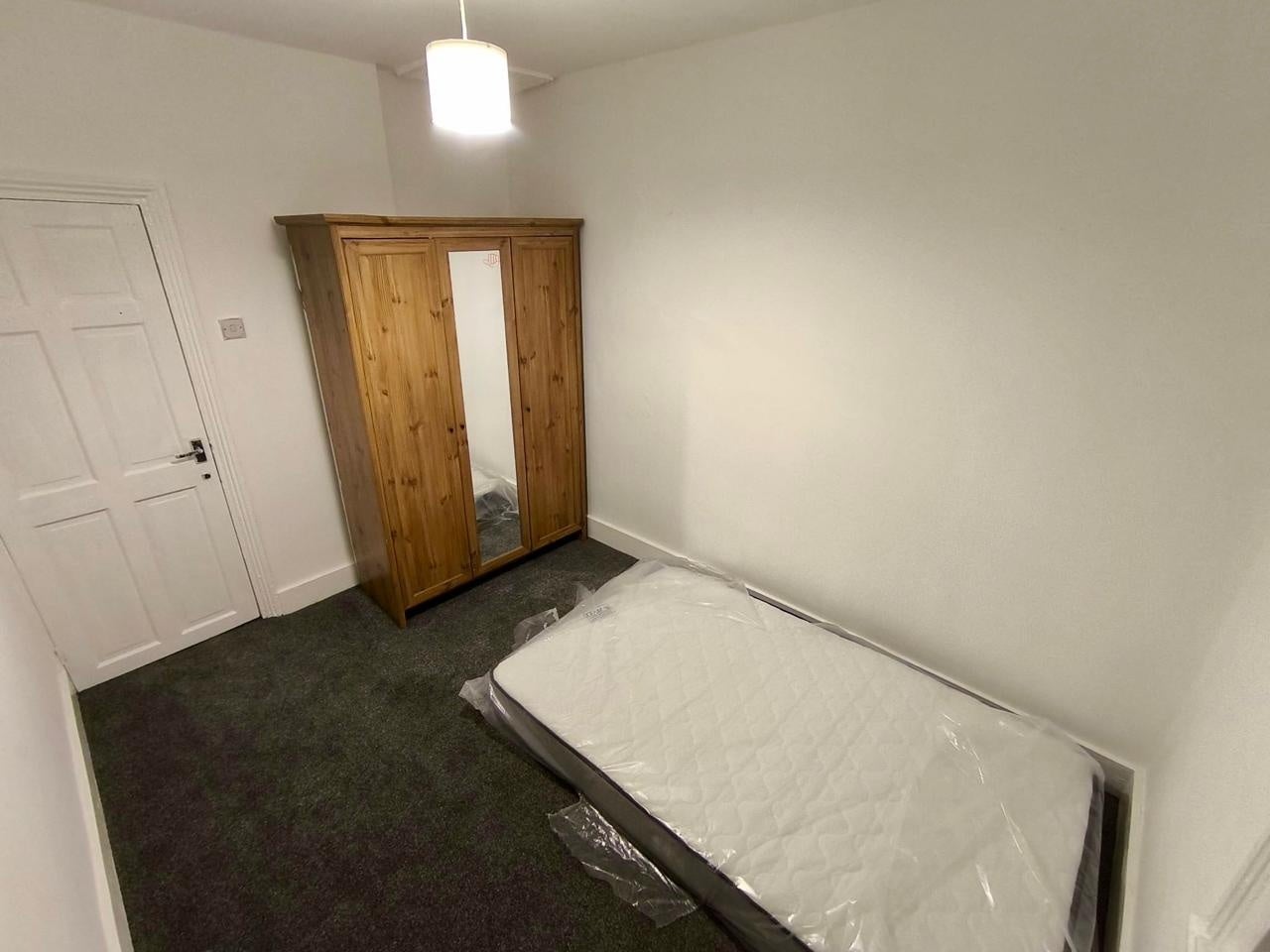 Room Adelaide Road in Greater London