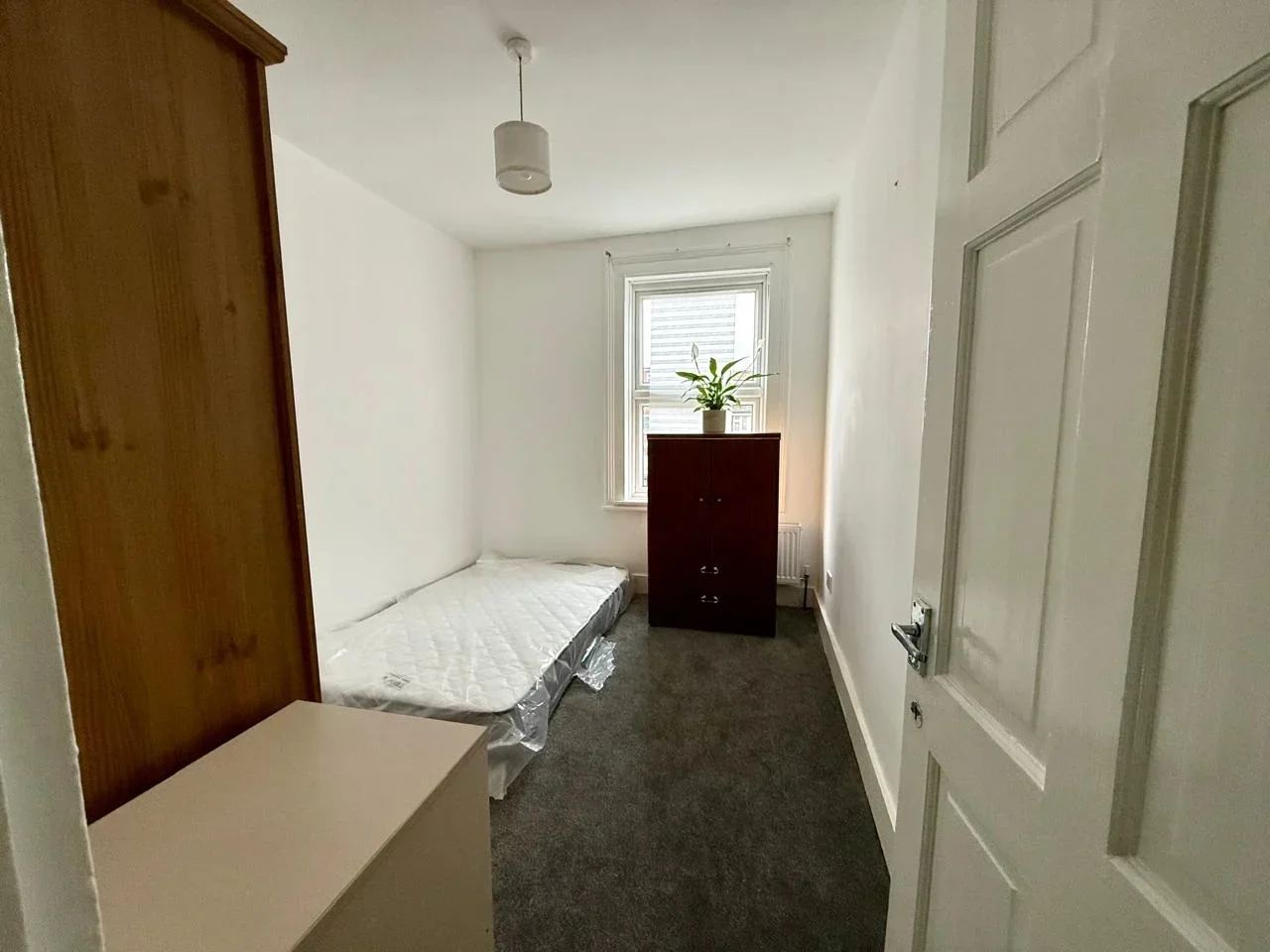 Room Adelaide Road in Greater London
