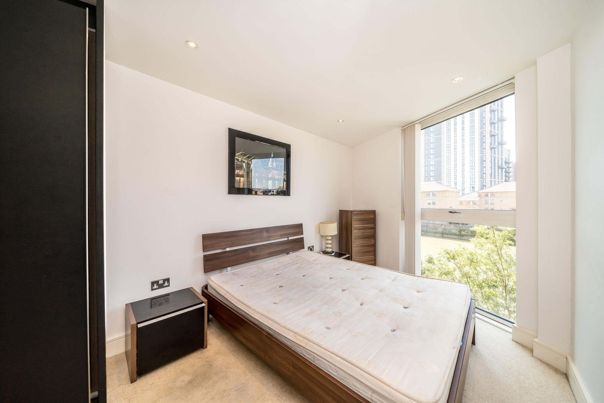 Flat Dowells Street in Greater London