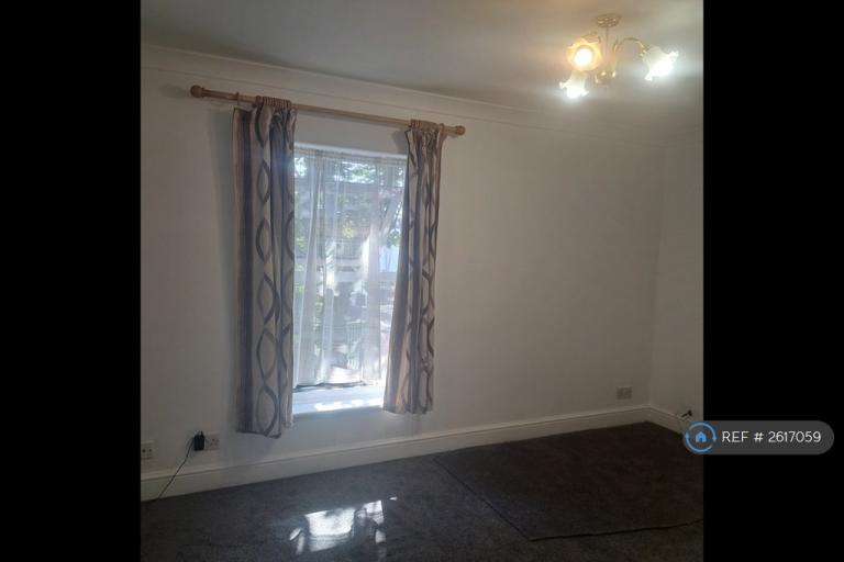 Flat Cameron Road in Greater London