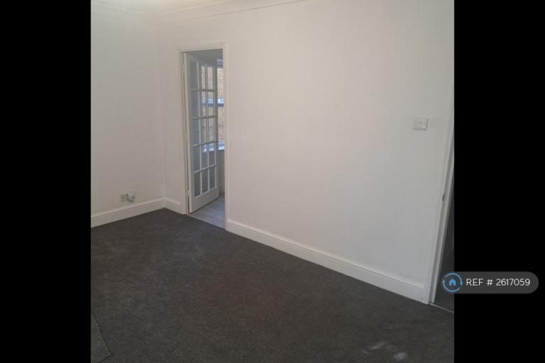 Flat Cameron Road in Greater London