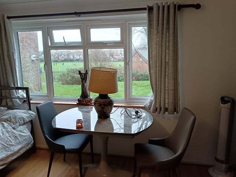 Room Link Road in Greater London