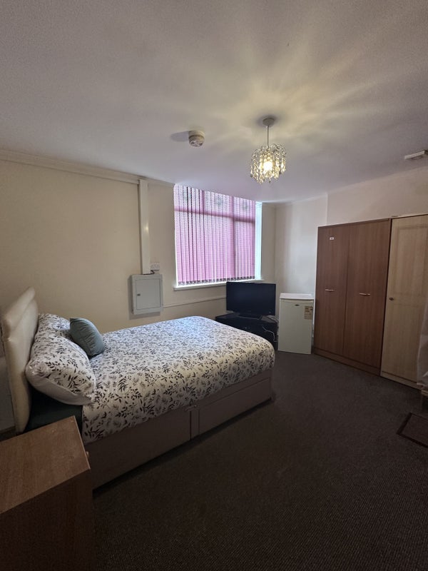 Room St John's Place in Mansfield Woodhouse