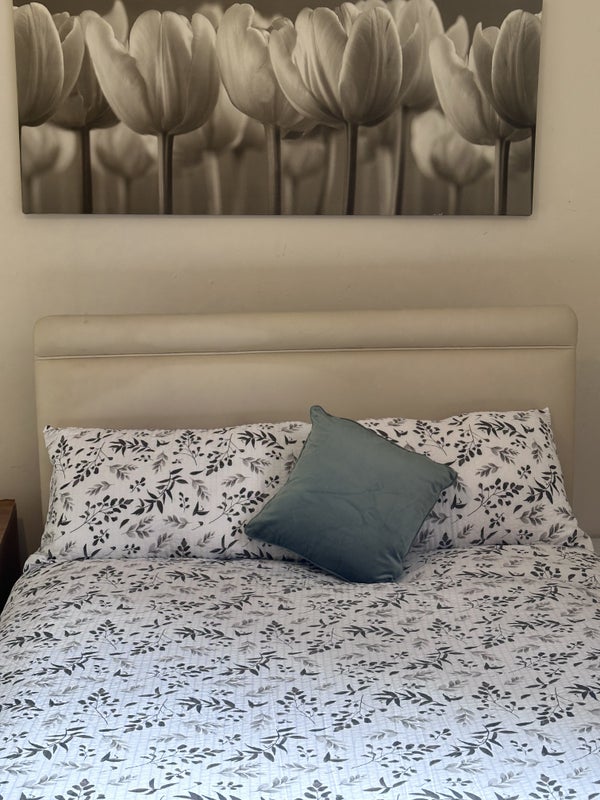 Room St John's Place in Mansfield Woodhouse