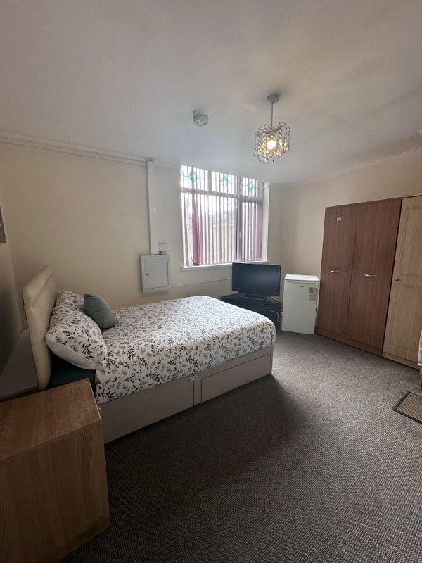 Room St John's Place in Mansfield Woodhouse