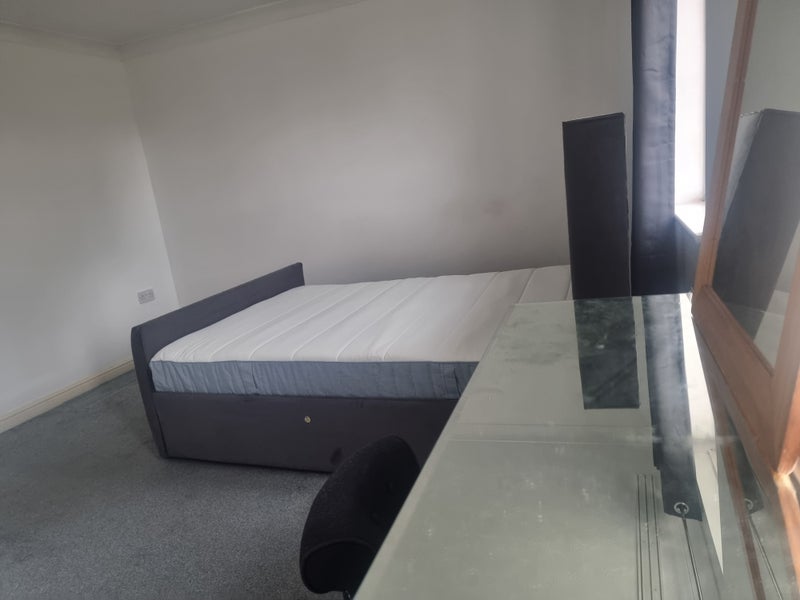 Room Redbourne Drive in Greater London