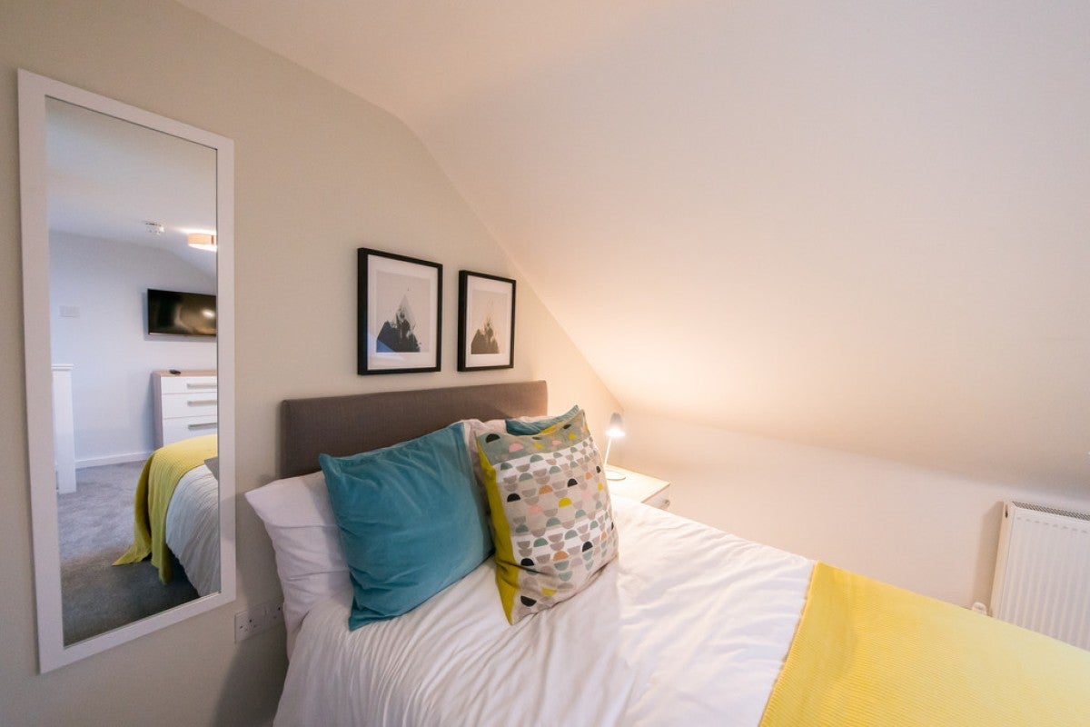 Room South Street in Reading