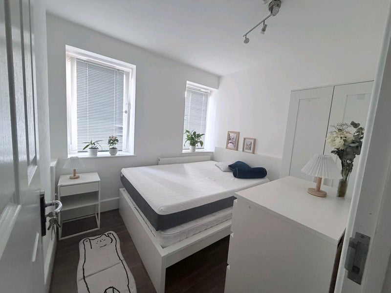 Room Teasel Way in Greater London