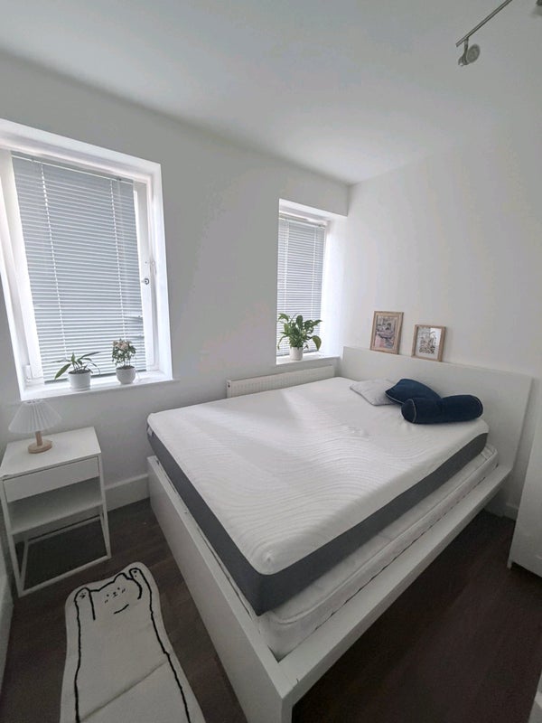 Room Teasel Way in Greater London