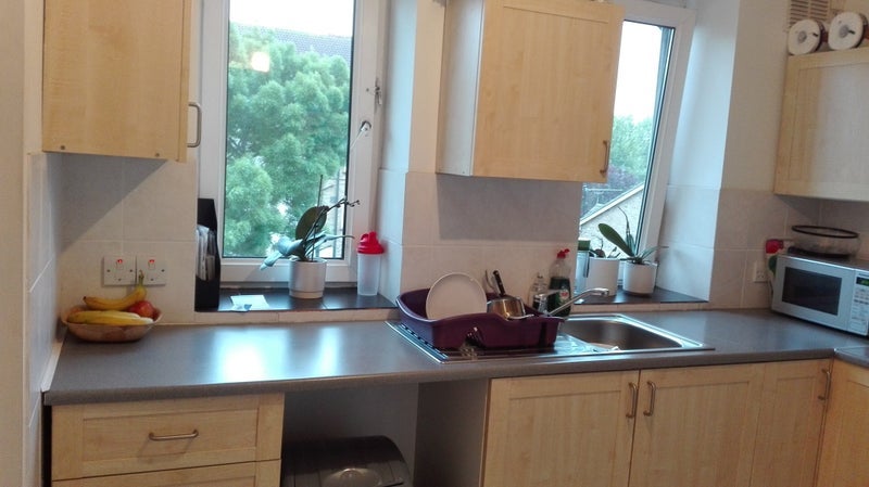 Room Teasel Way in Greater London