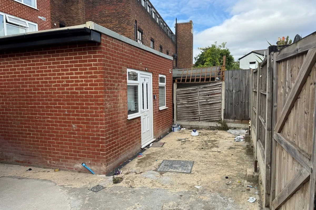 Flat Hawthorne Place in Epsom and Ewell