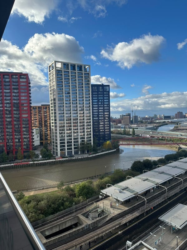 Flat Silvertown Way in Greater London