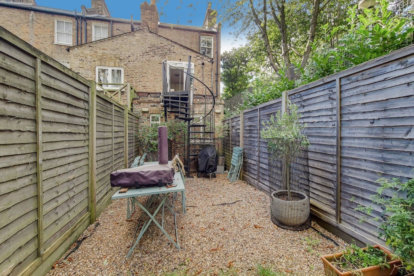 Flat Evershot Road in Greater London