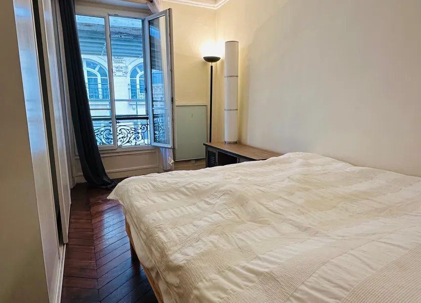 Flat Rue Pasquier in Paris