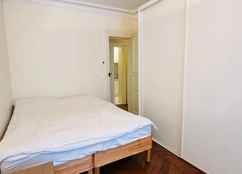 Flat Rue Pasquier in Paris