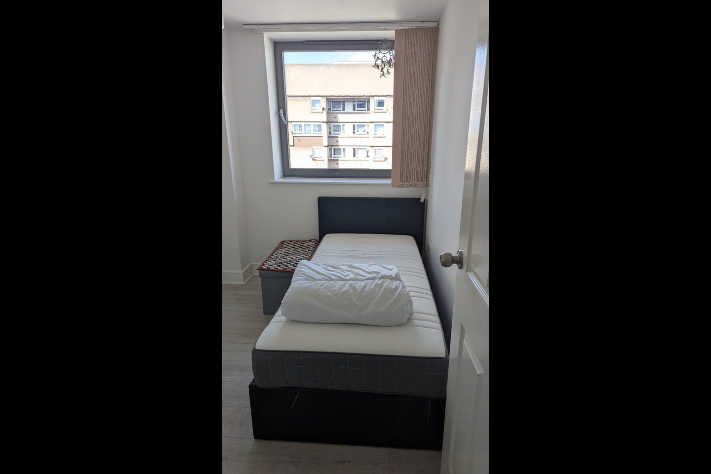 Room High Road in Greater London