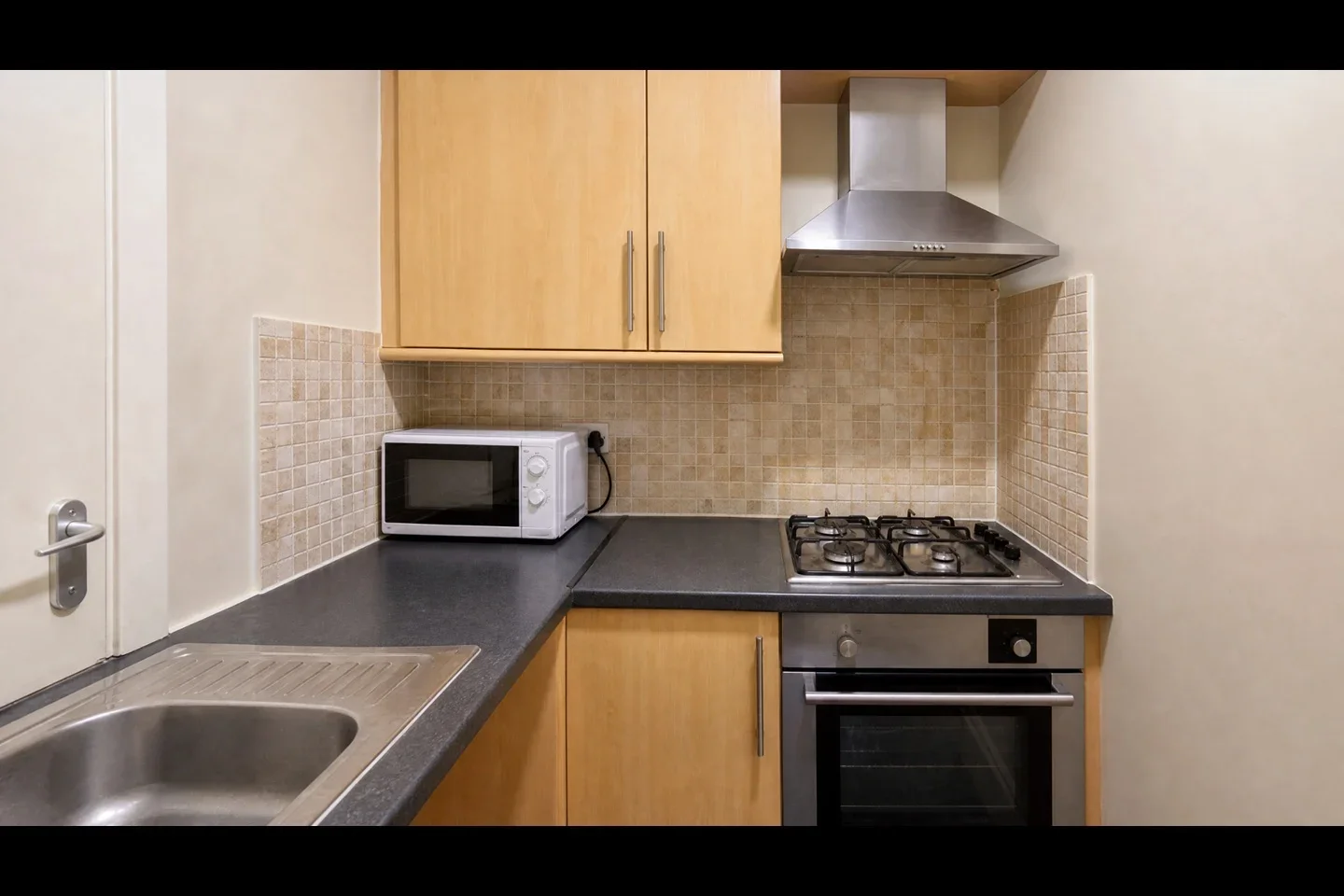 Flat Goldsmith Road in Greater London