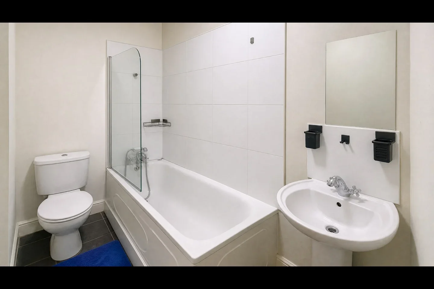 Flat Goldsmith Road in Greater London