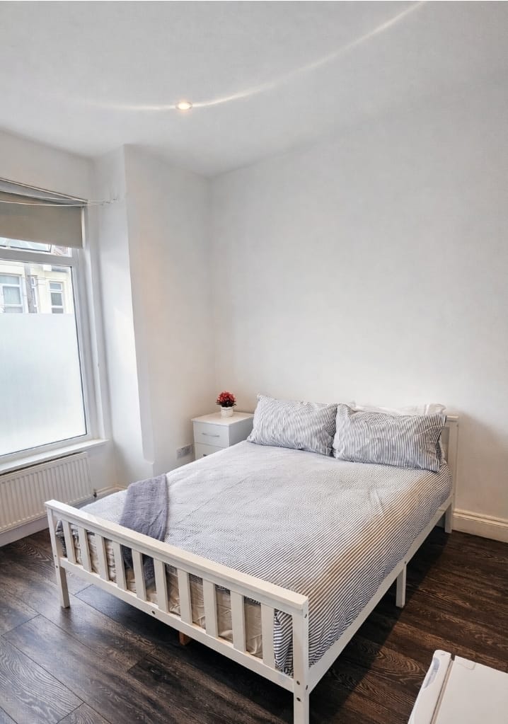 Flat Russell Road in Greater London