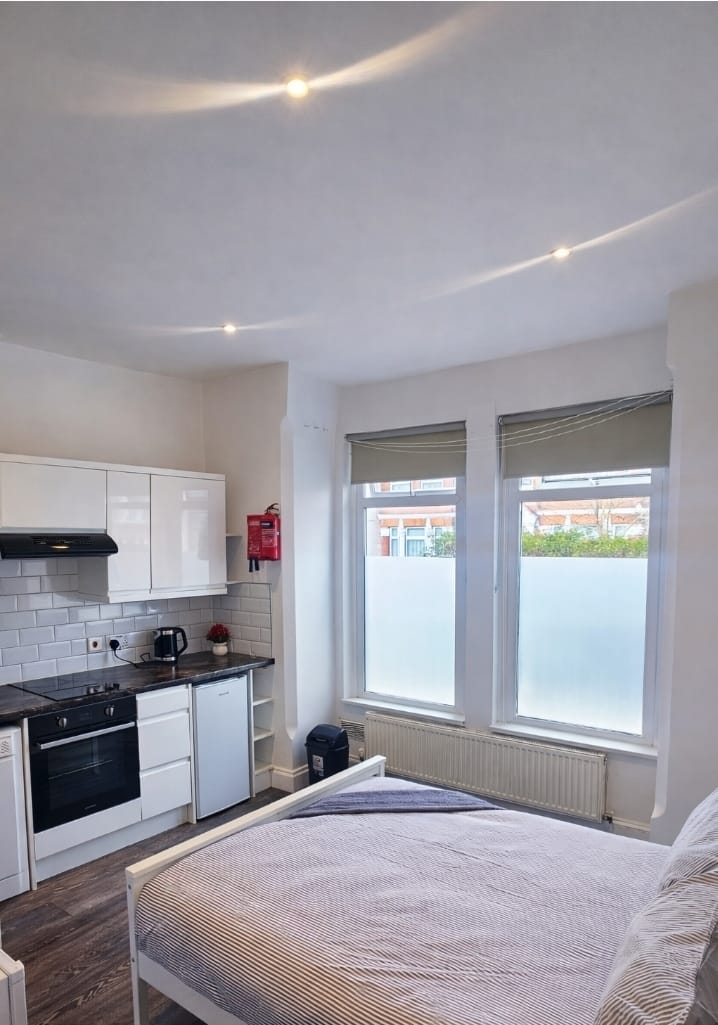 Flat Russell Road in Greater London